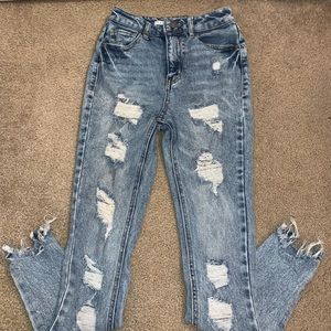 Ripped jeans worn once. Didn’t fit properly. Size 1 but wasn’t given option.